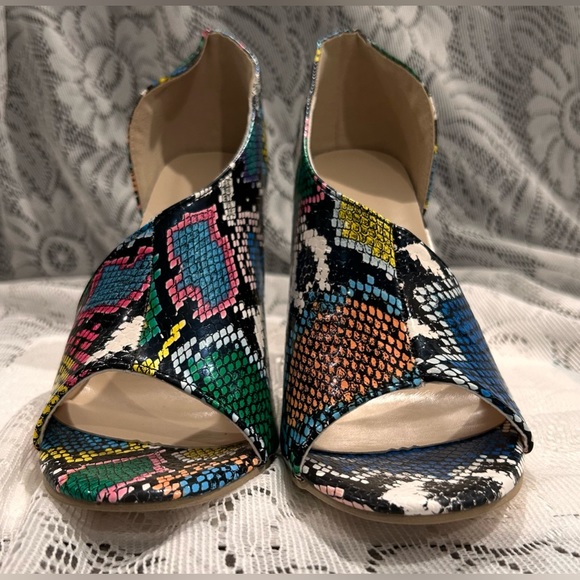 Open side cut rainbow vegan snakeskin heels NIB size 40(size 9 US) - Picture 2 of 12